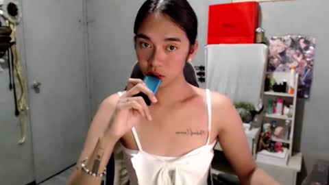 Mia online show from March 25, 3:40 pm