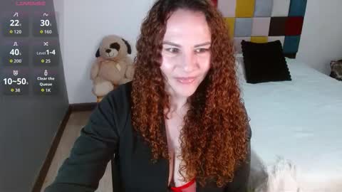 miavellvett online show from October 13, 6:52 pm