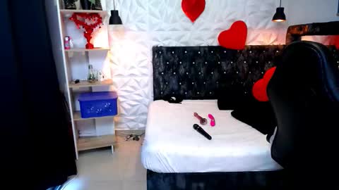 Snapshot of miavelvet_dl chatting on February 28, 12:17 pm mia online show from February 28, 12:17 pm