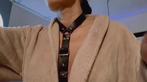 Mia online show from January 31, 6:14 pm