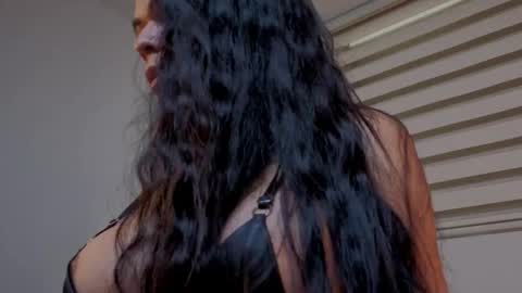 Mia online show from September 19, 6:41 pm