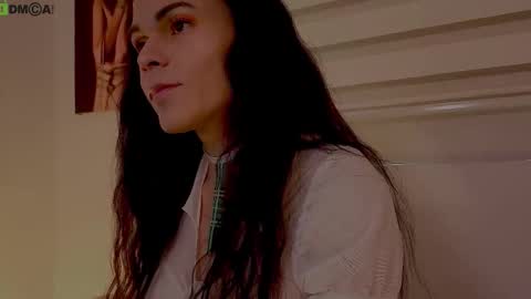 Mia online show from November 10, 3:55 pm