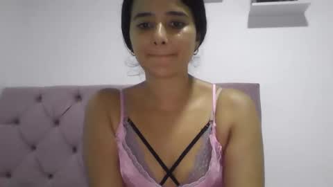 Snapshot of micaelamoreno18 chatting on May 30, 5:15 am micaelamoreno18 online show from May 30, 5:15 am