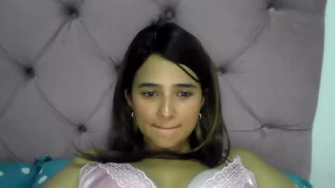 Snapshot of micaelamoreno18 chatting on July 25, 4:54 am micaelamoreno18 online show from July 25, 4:54 am