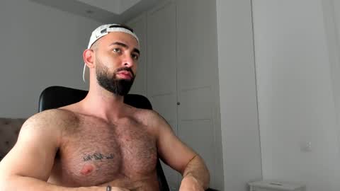 MichaelEvansx online show from April 2, 9:56 pm