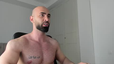 MichaelEvansx online show from April 17, 9:18 pm