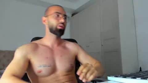 MichaelEvansx online show from June 18, 9:19 pm