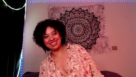 Snapshot of michell_bling chatting on December 15, 6:29 am Michi online show from December 15, 6:29 am