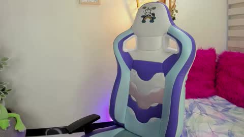 Snapshot of michelle_chang_ chatting on November 27, 10:34 pm MICHELLE CHANG online show from November 27, 10:34 pm