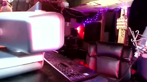 Snapshot of michelle_flowers chatting on October 22, 4:02 am michelle_flowers online show from October 22, 4:02 am