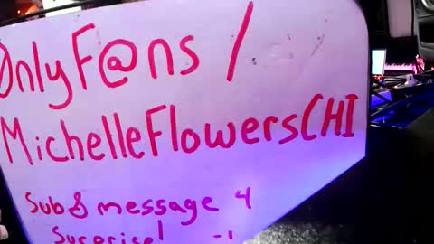 Snapshot of michelle_flowers chatting on December 1, 6:02 pm michelle_flowers online show from December 1, 6:02 pm