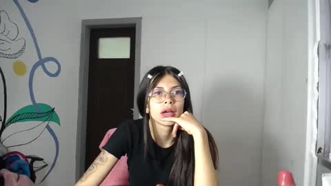 Snapshot of michelle_low373138 chatting on March 9, 11:25 am Michelle low online show from March 9, 11:25 am