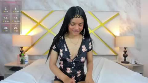 Snapshot of michellebronx chatting on June 15, 11:45 am michellebronx online show from June 15, 11:45 am