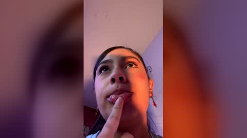 michellepetitte online show from April 21, 3:57 am