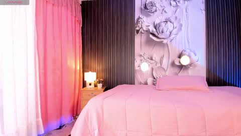 michellepreston_ online show from May 3, 12:00 pm