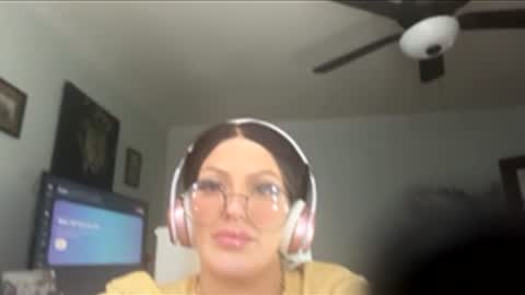 Urbaybee23 online show from February 6, 10:40 am