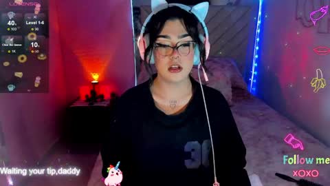 Snapshot of michellevanss22 chatting on May 31, 6:53 am online show from May 31, 6:53 am