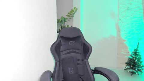 Snapshot of michelliibeautiful chatting on December 18, 5:08 pm Michellee online show from December 18, 5:08 pm