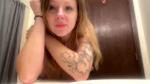 Snapshot of michiheartaaron503780 chatting on November 4, 1:10 pm michiheartaaron503780 online show from November 4, 1:10 pm