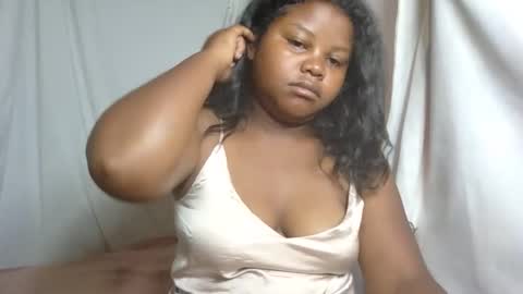 Snapshot of michou61 chatting on January 8, 4:37 am michou61 online show from January 8, 4:37 am