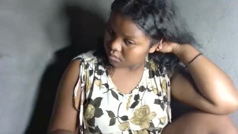 Snapshot of michou61 chatting on February 13, 6:31 am michou61 online show from February 13, 6:31 am