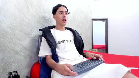 mick_lollipopp online show from March 6, 7:54 pm