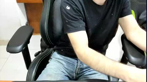 microfama00 online show from April 16, 12:00 am