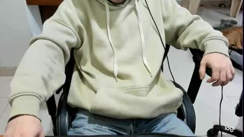 microfama00 online show from April 17, 7:00 am