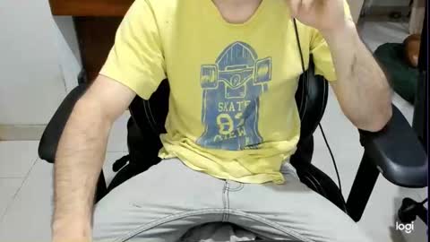 microfama00 online show from April 18, 2:54 pm