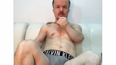 Snapshot of midgettripod1 chatting on September 25, 12:25 am Aaron online show from September 25, 12:25 am