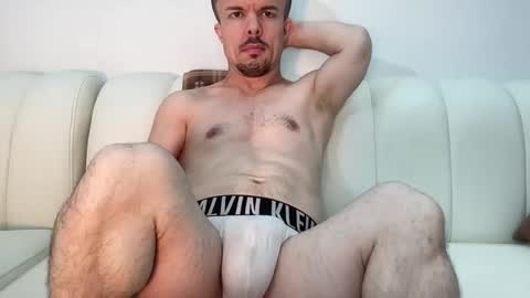 Snapshot of midgettripod1 chatting on September 26, 11:31 pm Aaron online show from September 26, 11:31 pm