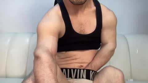 Snapshot of midgettripod1 chatting on October 1, 12:05 am Aaron online show from October 1, 12:05 am