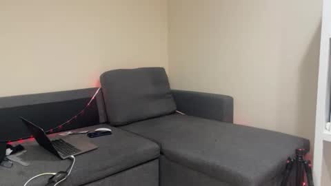 Snapshot of midgettripod1 chatting on December 14, 4:18 am Aaron online show from December 14, 4:18 am