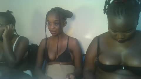 midnight_curves online show from April 17, 9:51 pm