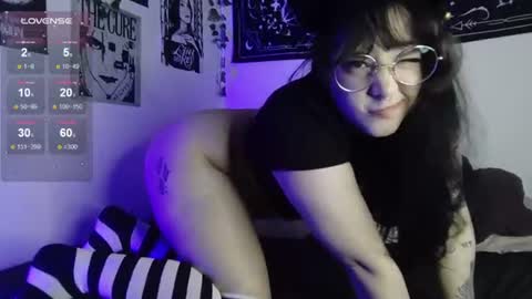 Snapshot of midnightkitten_ chatting on July 13, 10:45 pm Nana online show from July 13, 10:45 pm
