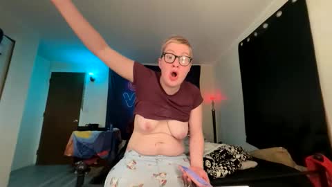 midnightmochi2 online show from April 13, 12:49 am