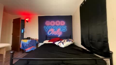 midnightmochi2 online show from April 15, 12:06 am