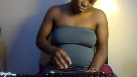 midnightt_curves online show from July 1, 2:02 am