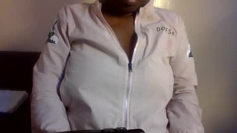 midnightt_curves online show from July 2, 6:52 am