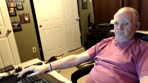 midwestdad09 online show from April 12, 1:32 am