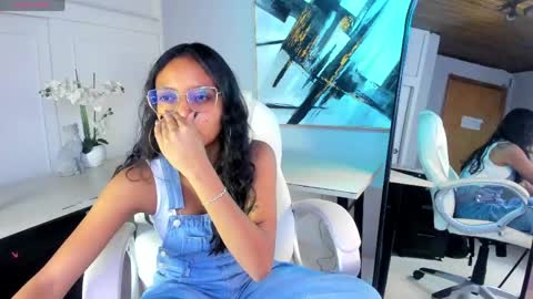 miel_ambar online show from April 28, 3:39 pm