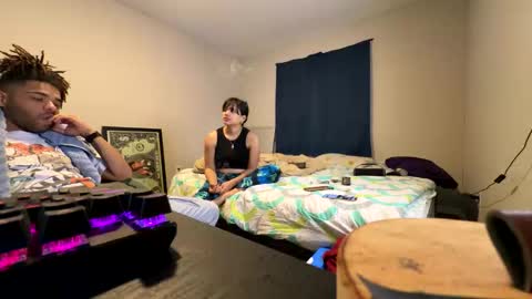 mifriend1998 online show from April 11, 8:51 am