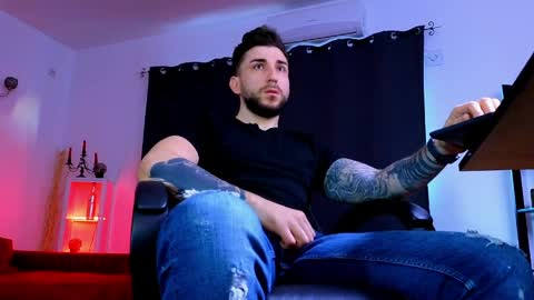 MightyAaron online show from April 6, 4:21 am