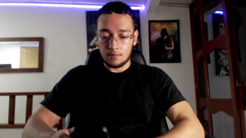 Snapshot of miguel0981 chatting on January 21, 2:00 am Strong Man online show from January 21, 2:00 am