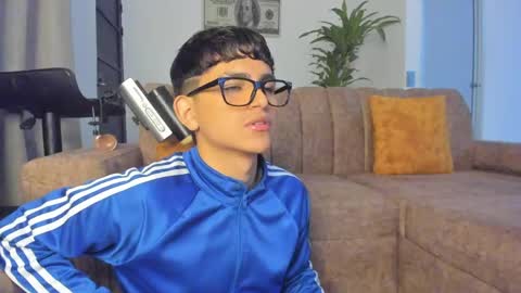 Snapshot of miguel_turqueza chatting on May 24, 8:41 am miguel_turqueza online show from May 24, 8:41 am