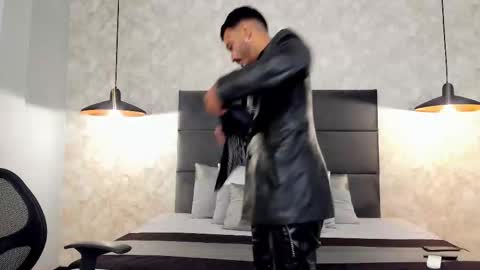 miguelsanfrancisco online show from November 8, 3:23 pm