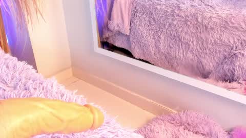 Snapshot of miia__baker chatting on December 17, 4:21 pm online show from December 17, 4:21 pm