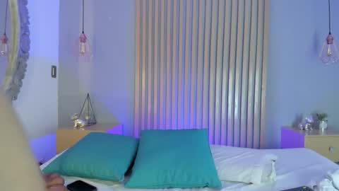 Mia online show from February 13, 11:28 am