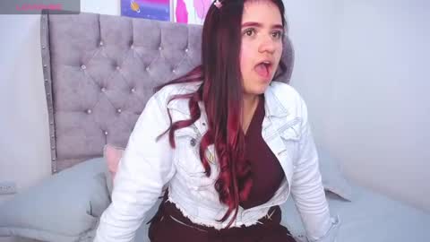Snapshot of miia_lov_ chatting on February 24, 10:14 pm Miia online show from February 24, 10:14 pm