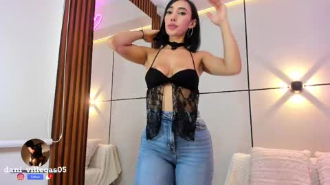Snapshot of miia_parker_ chatting on May 8, 1:27 pm online show from May 8, 1:27 pm